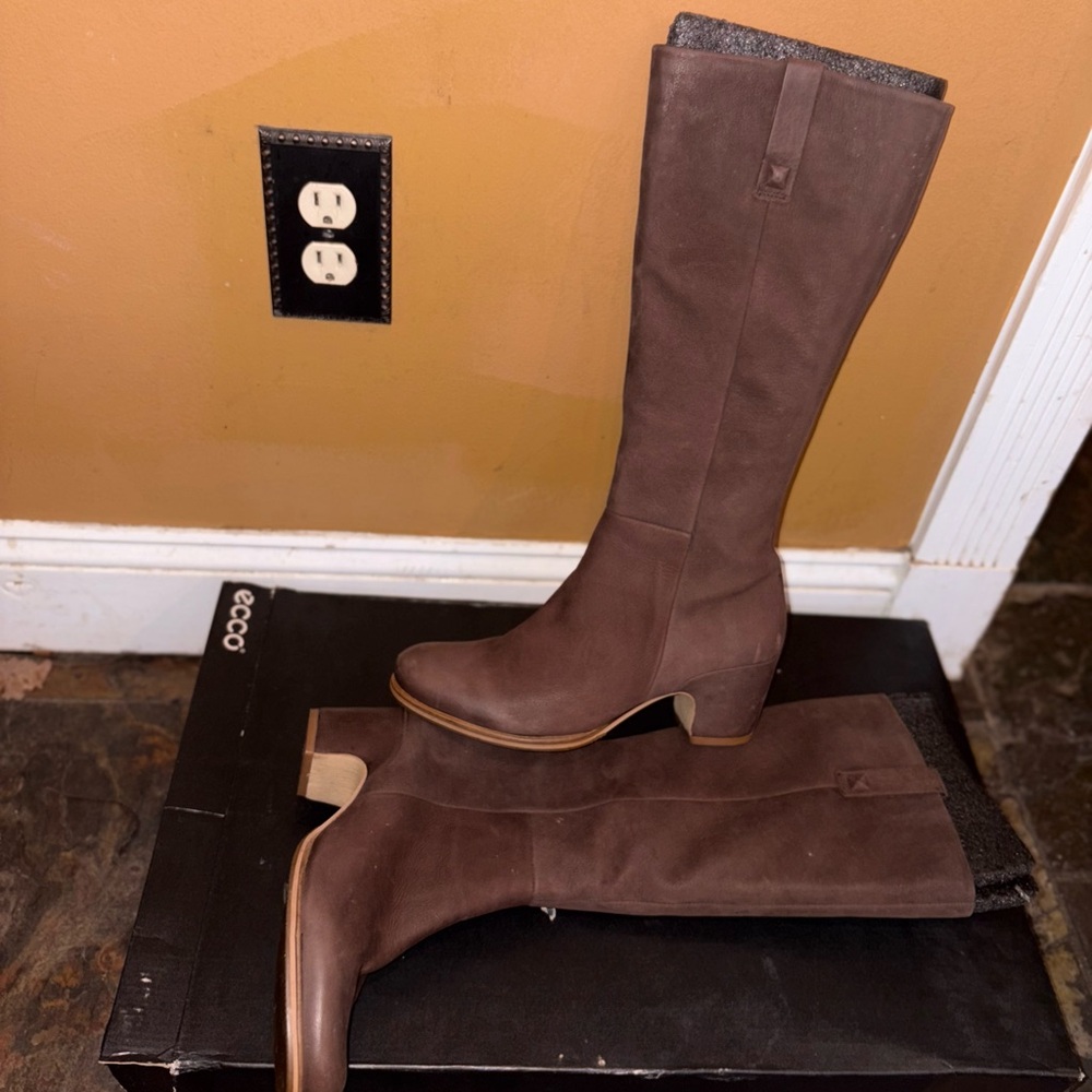 Ecco Women's Heeled Boots - Picture 12 of 15